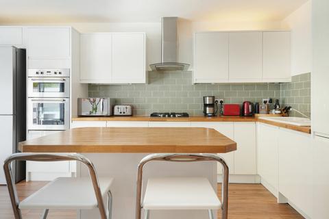38 Lakeside, Beckenham, BR3 6LX