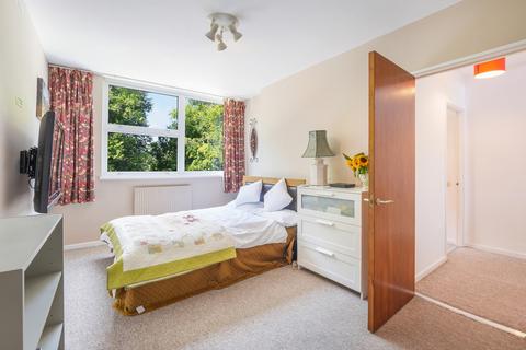 38 Lakeside, Beckenham, BR3 6LX