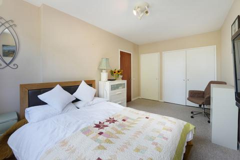 38 Lakeside, Beckenham, BR3 6LX