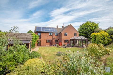 5 bedroom detached house for sale, Ferry Road, Surlingham