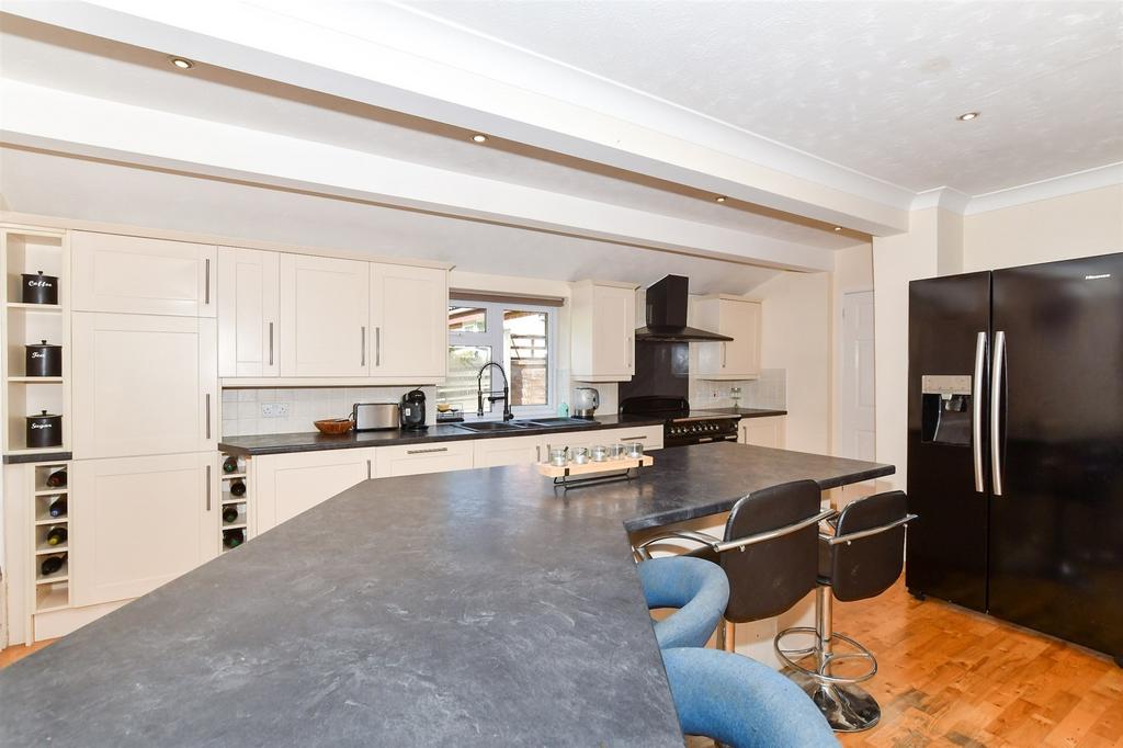 Kitchen/Dining Area