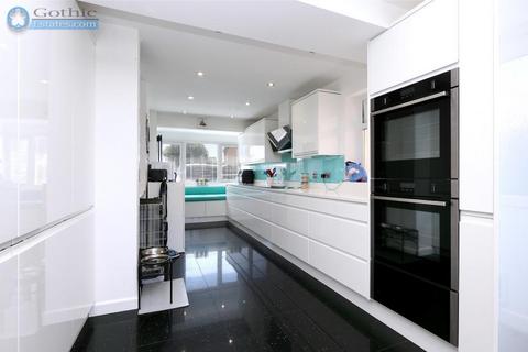 28 Cricketers Road, Arlesey, SG15 6SP