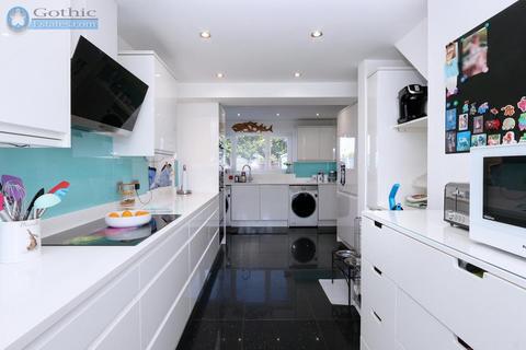 28 Cricketers Road, Arlesey, SG15 6SP