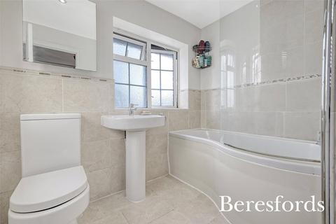 8 Plashet Gardens, Brentwood, CM13 2BS