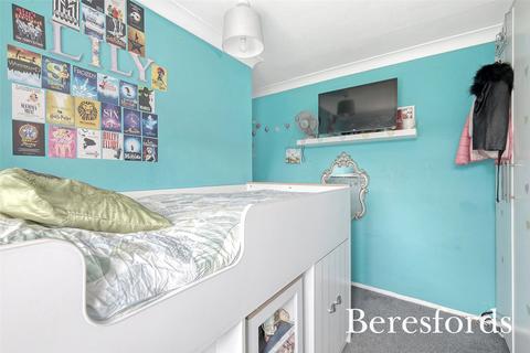 8 Plashet Gardens, Brentwood, CM13 2BS