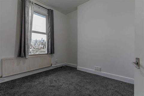 2 bedroom flat to rent, Splott Road, Cardiff CF24