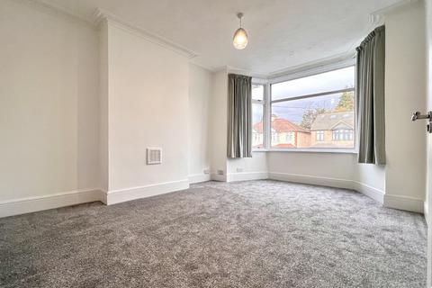 3 bedroom flat to rent, Romford RM1