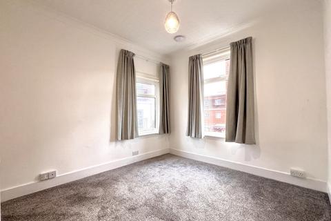 3 bedroom flat to rent, Romford RM1