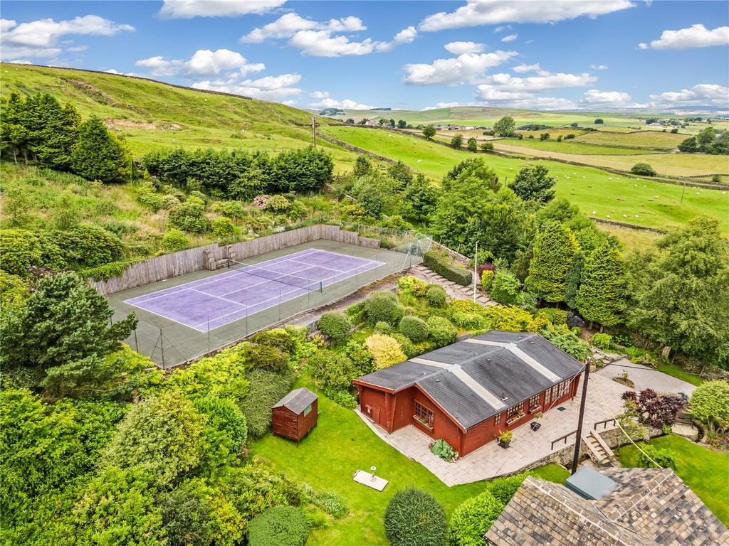 Pool &amp; Tennis Court