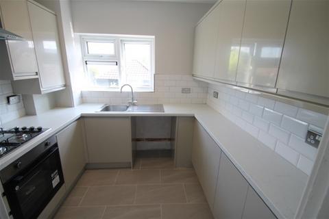 2 bedroom flat to rent, Woodford IG8