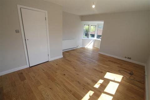 2 bedroom flat to rent, Woodford IG8