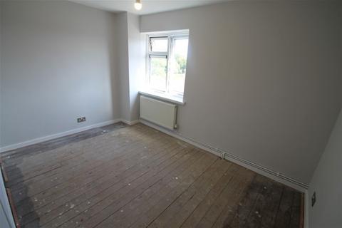 2 bedroom flat to rent, Woodford IG8