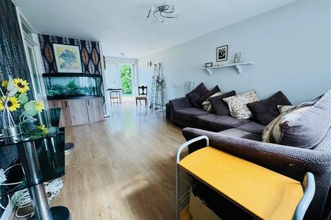 77 Shepherds Close, Romford, RM6 5AH