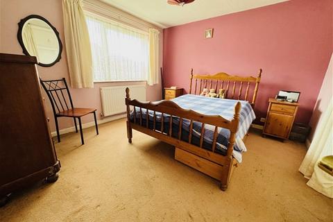 77 Shepherds Close, Romford, RM6 5AH