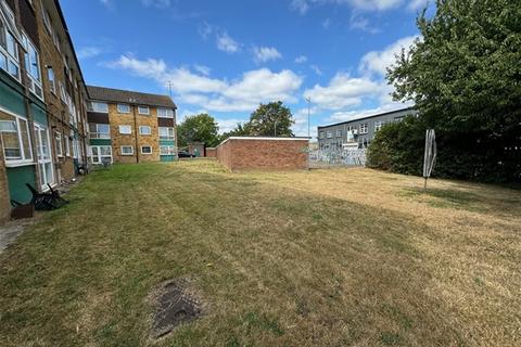 77 Shepherds Close, Romford, RM6 5AH