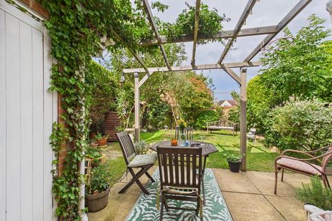 14 Barrell Close, Frating, Colchester, CO7 7GD