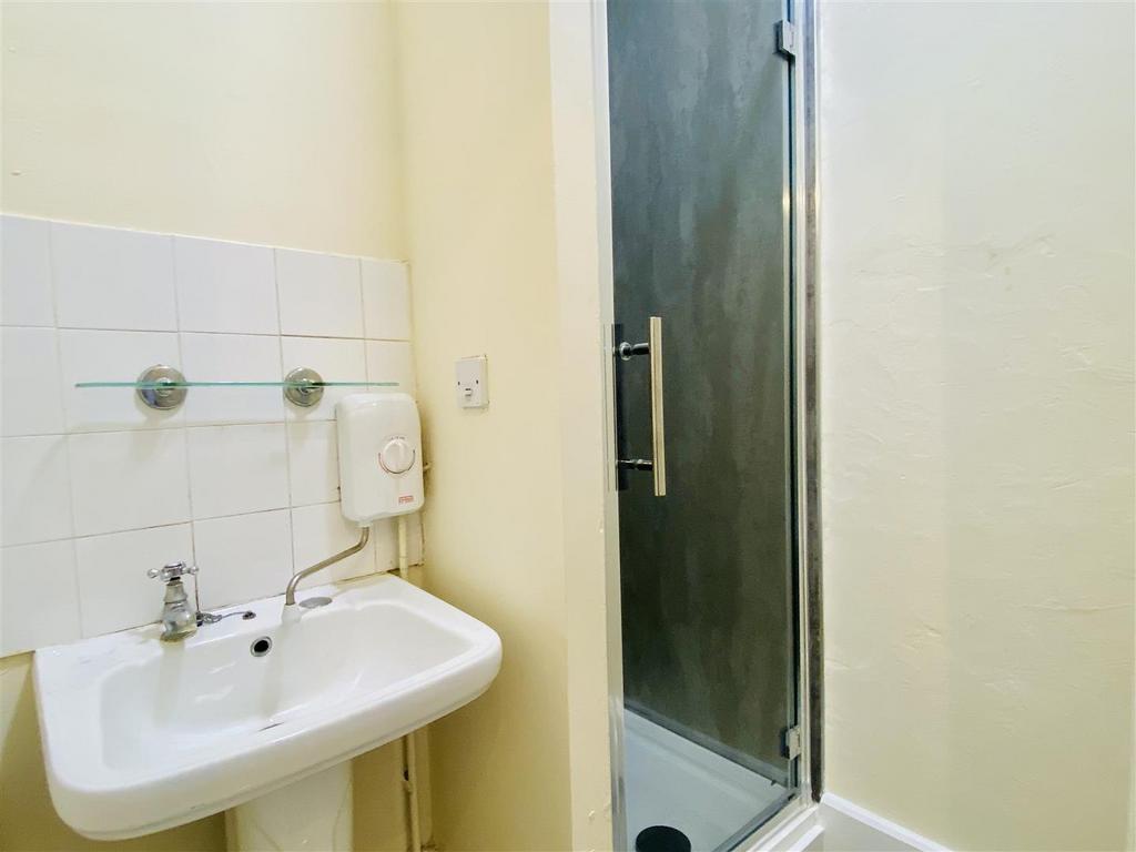 43701979.jpg