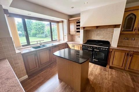 5 bedroom detached house for sale, Victoria Road, Elland