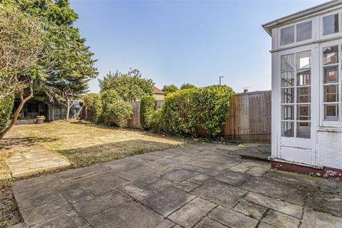 4 bedroom semi-detached house for sale, Colne Road, Winchmore Hill