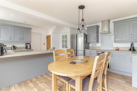 4 bedroom semi-detached house for sale, Kirkwood Crescent, Leeds