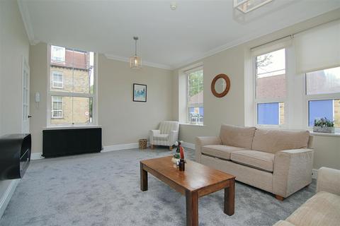 1 bedroom apartment for sale, Lady Park Avenue, Bingley