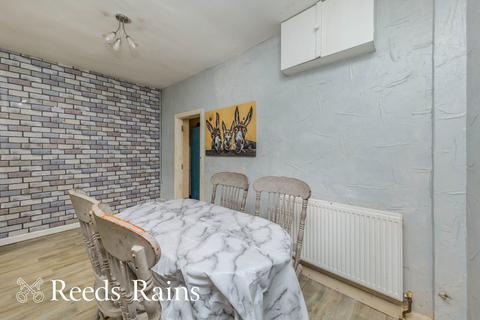 2 bedroom end of terrace house for sale, Lime Tree Avenue, Cheshire CW12