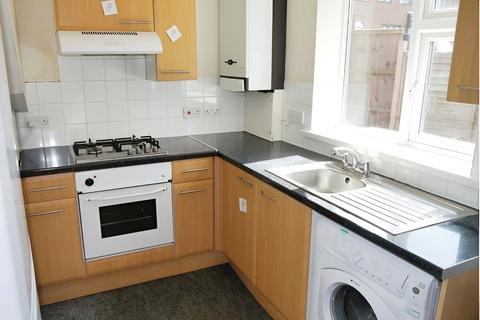 4 bedroom end of terrace house to rent, Sussex Avenue, Kent CT1