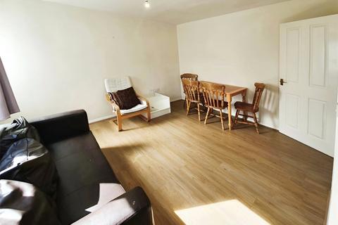 4 bedroom end of terrace house to rent, Sussex Avenue, Kent CT1