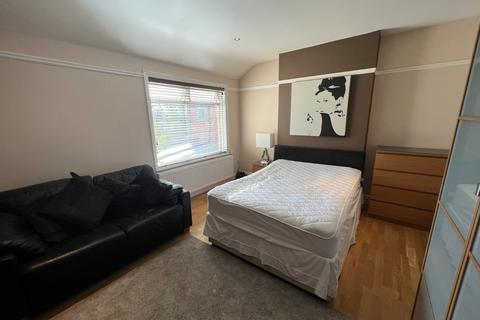 Studio to rent, Blackacre Road, West Midlands DY2