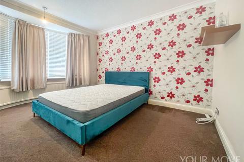 3 bedroom end of terrace house to rent, North Street, Romford RM1