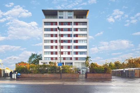 2 bedroom flat for sale, Romford Road, Forest Gate, London E7