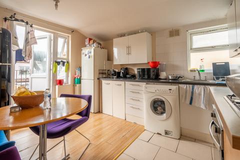 2 bedroom flat for sale, Studley Road, London E7