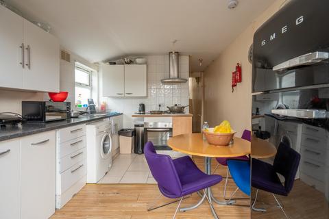 2 bedroom flat for sale, Studley Road, London E7