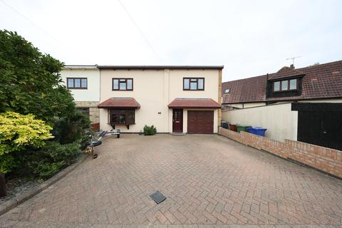 4 bedroom semi-detached house for sale, Parkway, Corringham, Stanford Le Hope