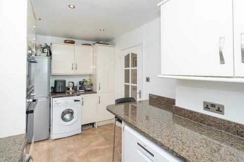 7 The Squirrels, Bushey, WD23 4RT
