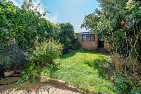 7 The Squirrels, Bushey, WD23 4RT