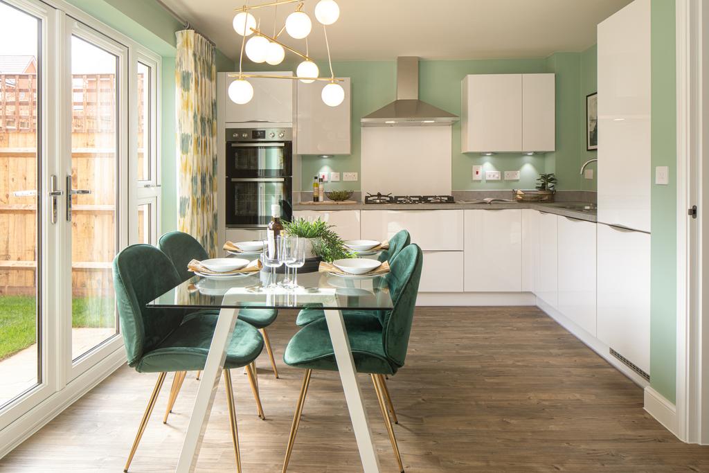 Kitchen and dining room in 4 bed Oxford