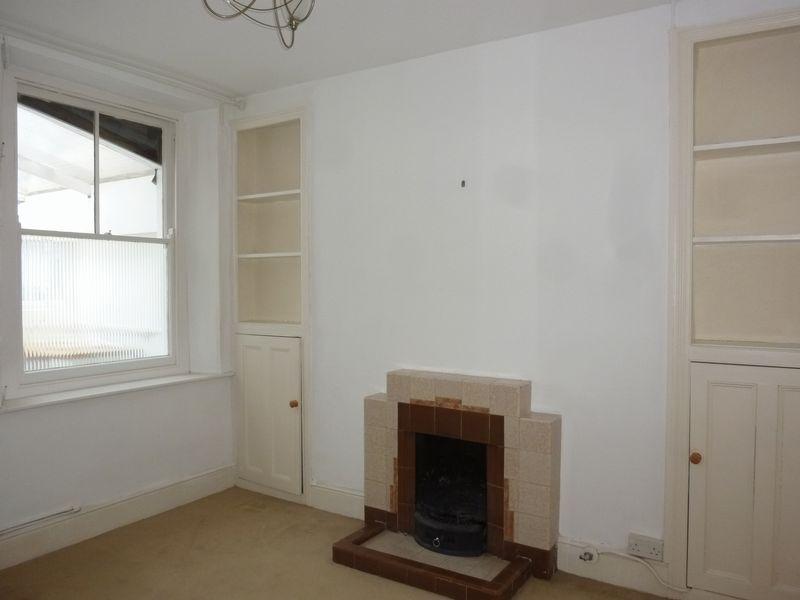 Berw Road, Tonypandy CF40 2HG 2 bed terraced house £450 pcm (£104 pw)