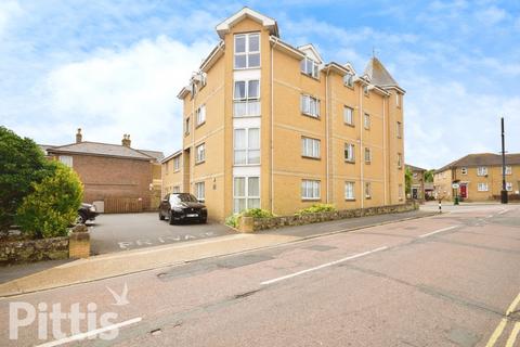 2 bedroom apartment to rent, Regent Street Shanklin PO37