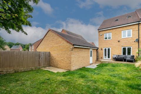 4 bedroom semi-detached house for sale, Orpington Rise, Dunstable, Bedfordshire