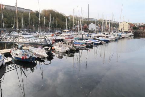 3 bedroom end of terrace house to rent, Plas Taliesin, Penarth Marina