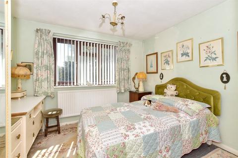 63 Copperfields, Lydd, Romney Marsh, TN29 9UU