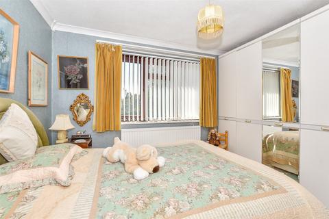 63 Copperfields, Lydd, Romney Marsh, TN29 9UU