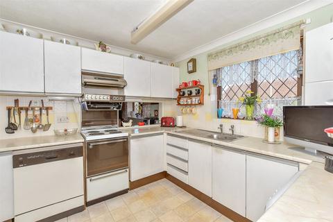 63 Copperfields, Lydd, Romney Marsh, TN29 9UU