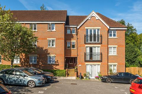 2 bedroom apartment for sale, Eothen Close, Caterham CR3