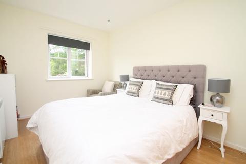 2 bedroom apartment for sale, Eothen Close, Caterham CR3