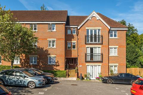 15 Eothen Close, Caterham, CR3 6JU