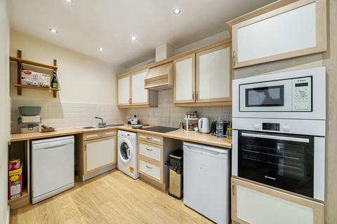 15 Eothen Close, Caterham, CR3 6JU