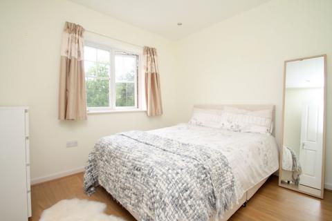 15 Eothen Close, Caterham, CR3 6JU