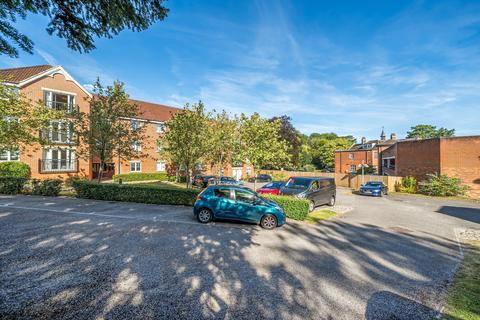 15 Eothen Close, Caterham, CR3 6JU